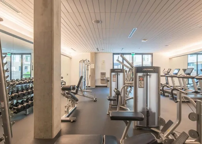 Heart Of 1bd With Pool Gym Parking *